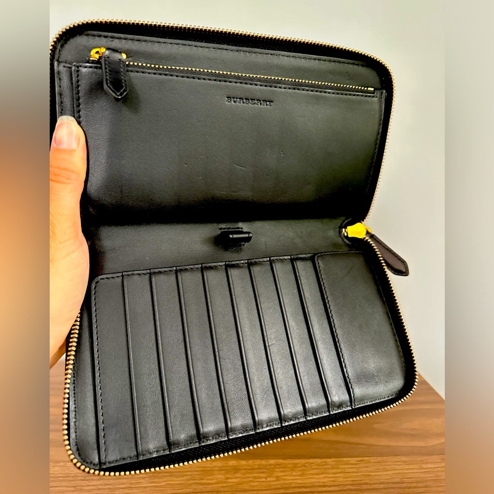 Like New Burberry long Travel Wallet
